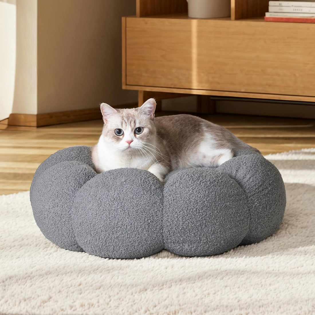 Calming Round Plush Pet Bed for Cats and Dogs